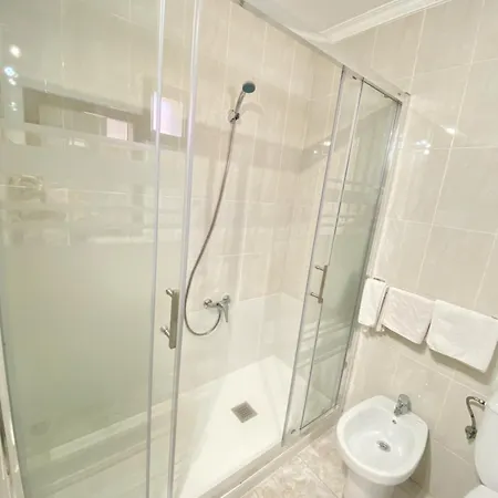 Javier - Alojateisla Guest house 3*